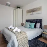 Woodside Gardens Luxury Properties Near Alexandra Palace, Tottenham Stadium & Drumsheds